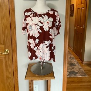 Very cute top that ties at the bottom.